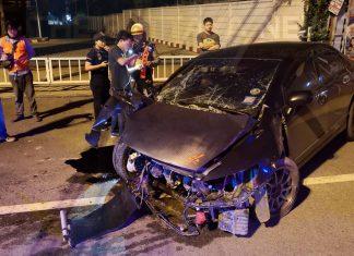 Drunken driver crashes on Sukhimwit road early this morning