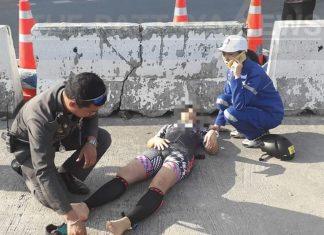 Een atleet gewond tijdens Pattaya Triathalon nadat hij tegen wegversperringen botste