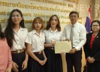 Chulalongkorn University now allows transgender students to wear female uniform, some call for all schools in Thailand to allow it as well