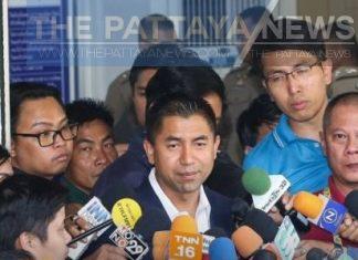 Voormalig immigratiechef vertelt de media dat hij denkt dat het schieten op zijn auto verband houdt met een biometrisch project dat hij heeft afgewezen