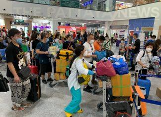 Tourism Minister says government should not scrap Visas on Arrival for Chinese tourists as Public Health Minister insists on suspension