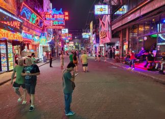 Pattaya Entertainment Operators Association of Walking Street says they are willing to cooperate if government shuts down entertainment venues