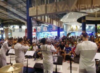 Photo Gallery and information of the US Navy Band performing in Pattaya