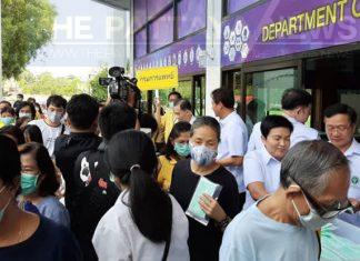 Thai Ministry of Public Health hands out 100,000 face masks to public