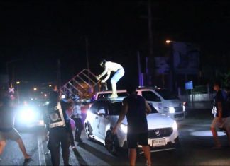 Uomo thailandese arrestato per disturbo pubblico e per aver provocato una scenata durante il coprifuoco nell'area di Pattaya-Video