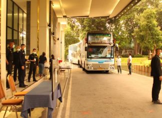 167 Thais released from two week quarantine in Pattaya and go home