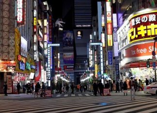 日本の娯楽エリアでのコロナウイルスの流行は、ナイトライフ産業の開放についてタイ当局をさらに心配している