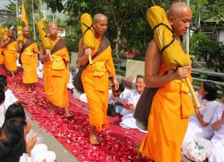 Buddhist Holiday ceremonies, gatherings can proceed but should take precautions in Thailand