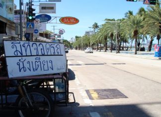Pattaya beach bed and umbrella vendors pay for parking fees to encourage beachgoers – VIDEO