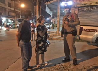 Police hunting for suspects trying to snatch a gold necklace from a woman in Banglamung