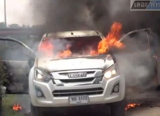 Man upset with his wife in Chonburi sets her pickup truck on fire