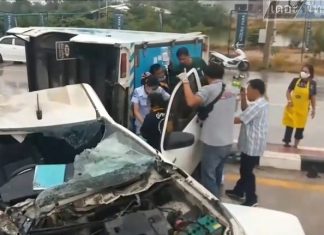 Два человека серьезно пострадали в результате аварии двух грузовиков в Чонбури