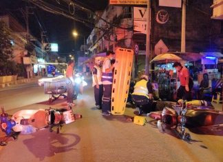 Three injured after motorbike driver collides with BBQ food cart in Pattaya
