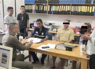 Two foreigners in custody after allegedly taking selfies while manhandling endangered and sensitive sea creatures in Koh Pha Ngan