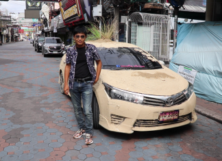 Mud and brush covered car draws attention all over Pattaya City- VIDEO