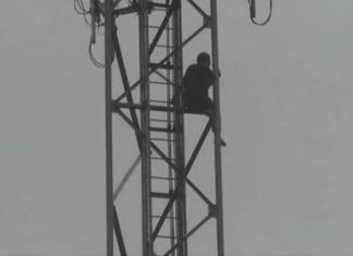 Man rescued after climbing antenna tower in Si Racha