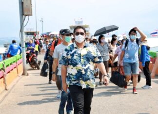 More than 7,000 tourists flocked onto Koh Larn in one day