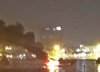 Boat catches fire at Pattaya bay – VIDEO
