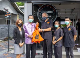 Prime Minister’s Permanent Secretary visits Soi Dog Foundation shelter