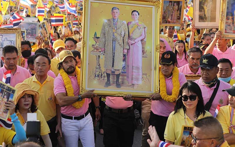 Pro-establishment supporters, famous royalist actors and volunteers gather  in Chonburi to display loyalty and support to Royal institution - The  Pattaya News