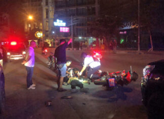 Two injured after motorbike crashes into parked pickup truck in Pattaya