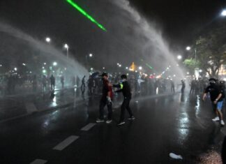 Water cannons fired at pro-democracy protesters in Bangkok last night was only to warn them, police authorities claim