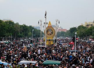 Update: Pro-democracy protest gathered at Bangkok’s Democracy Monument and marched to the Royal Palace Bureau