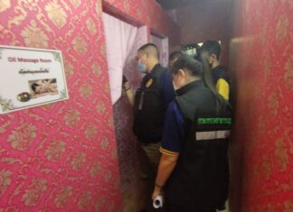 Massage shop raided in Pattaya for allegedly offending emergency decree and closure order