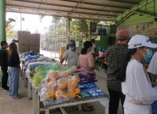 Cartoon Network Amazone Water Park hands out 500,000 baht in free gifts to children at Baan Kruja Anti Human Trafficking and Child Abuse Center in Banglamung