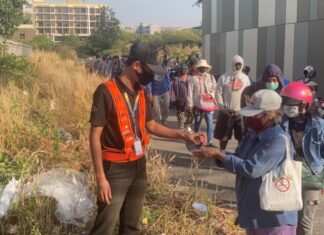Video in inglese: residenti anonimi aiutano i bisognosi a Pattaya