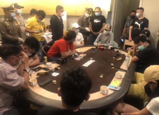 Видео на английском языке: полиция Паттайи проводит рейд на незаконные азартные игры и арестовывает более двадцати человек, в том числе многих иностранных граждан.