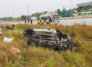 Unidentified driver dies after car crash in Banglamung