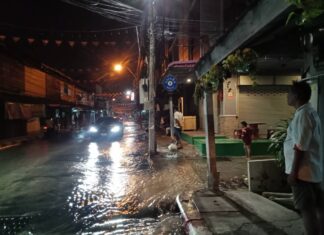 Pipes burst in Pattaya area causing street flooding, alarming local residents