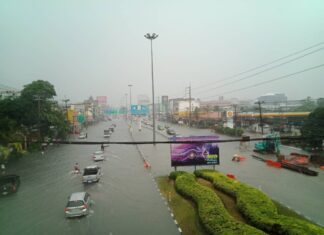 Hours of rain brings flooding to Pattaya yesterday – photo tour –