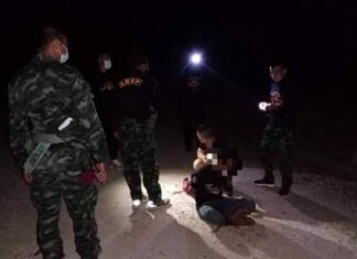 Трое граждан Китая арестованы на границе Так после того, как, как сообщается, они незаконно проникли в Королевство через естественную границу