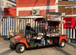 Well-known local Pattaya reporter starts chicken food cart business