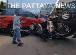 A video look at a Chonburi driver hitting three other cars and overturning his vehicle, is suspected of illegal drug usage