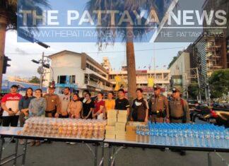 Chonburi Police Deputy Commander and his family once again personally cooks food for the Pattaya needy