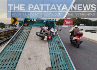 Video news: Motorbike driver falls from Pattaya overpass, lands on Pattaya sign