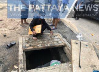 Blind lottery vendor falls into open water drain in Pattaya