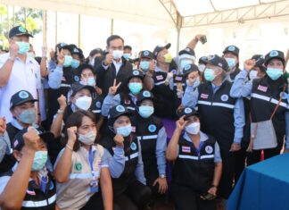 Thaise premier bezoekt Phuket om de eerste dag van het heropeningsproject van het eiland "Phuket Sandbox" te observeren