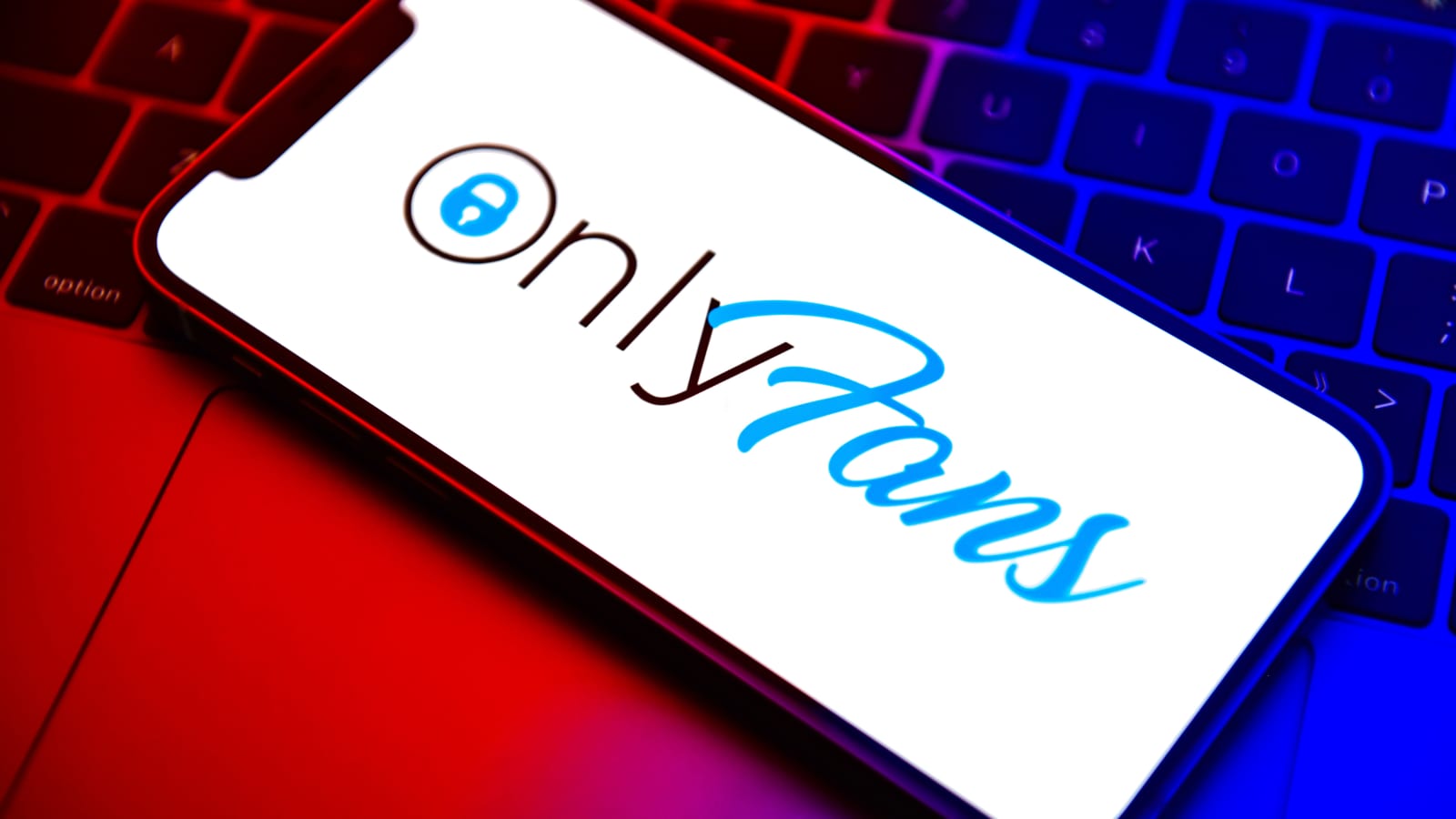 Полиция Таиланда предупреждает, что использование Onlyfans для создания  контента с наготой или порнографией является незаконным и может привести к  годам тюрьмы и огромным штрафам – Nachedeu