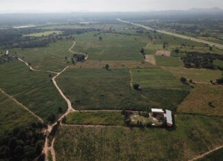 Pattaya business operators help renovate the Glory Hut Foundation in Banglamung