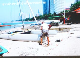 Video: Pattaya City Hall officials plan to clean up encroaching businesses on Wong Amat Beach