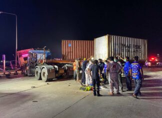 Â One person seriously injured after two trailer trucks crash in the Pattaya area
