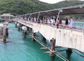 Pattaya mayor to speed up Tawaen Pier bridge’s restoration on Koh Larn