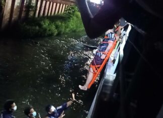Woman rescued after jumping into canal in the Pattaya area