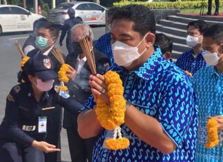 Pattaya mayor makes merit, steps down and works his last day as the city prepares for first election in about a decade