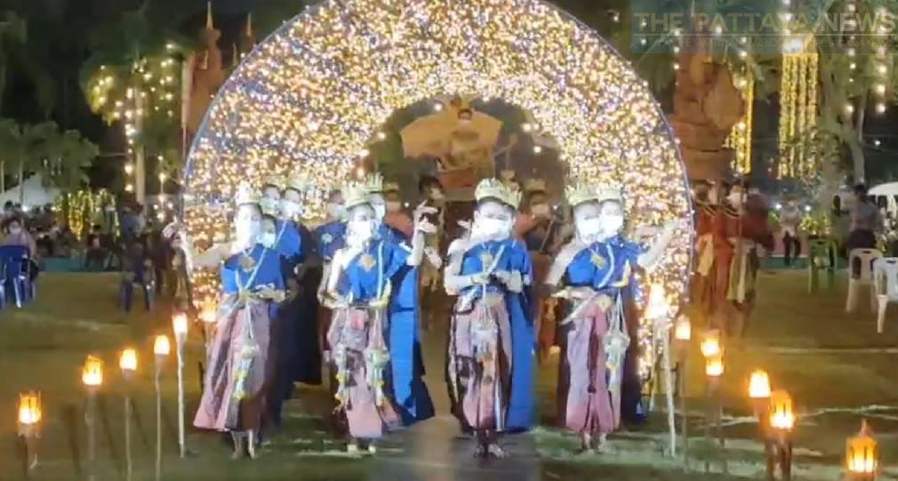 Sri Racha municipality hosts a dry grand Songkran and rice festival yesterday