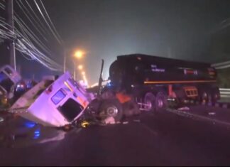 Two trucks collide with both drivers severely injured in Ban Bueng, Chonburi